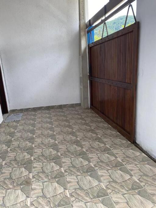 Casa Perto Da Praia Em อูบาตูบา ภายนอก รูปภาพ
