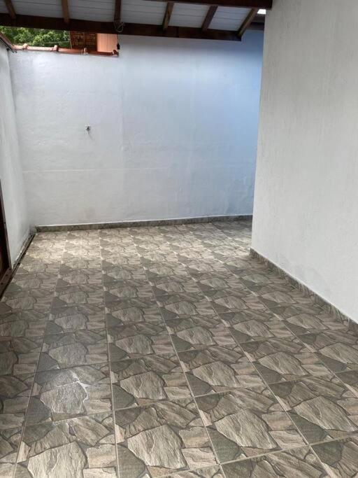 Casa Perto Da Praia Em อูบาตูบา ภายนอก รูปภาพ